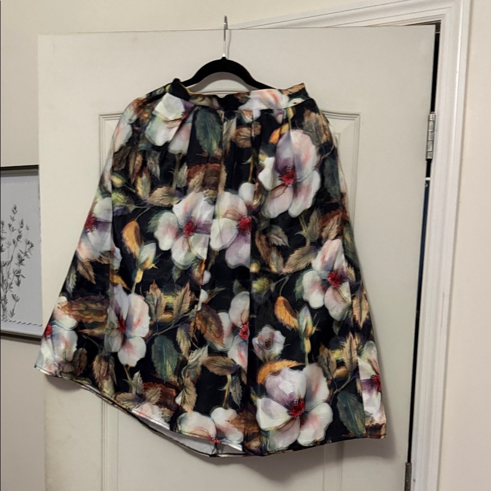San Joy Floral Midi Skirt - Black and White